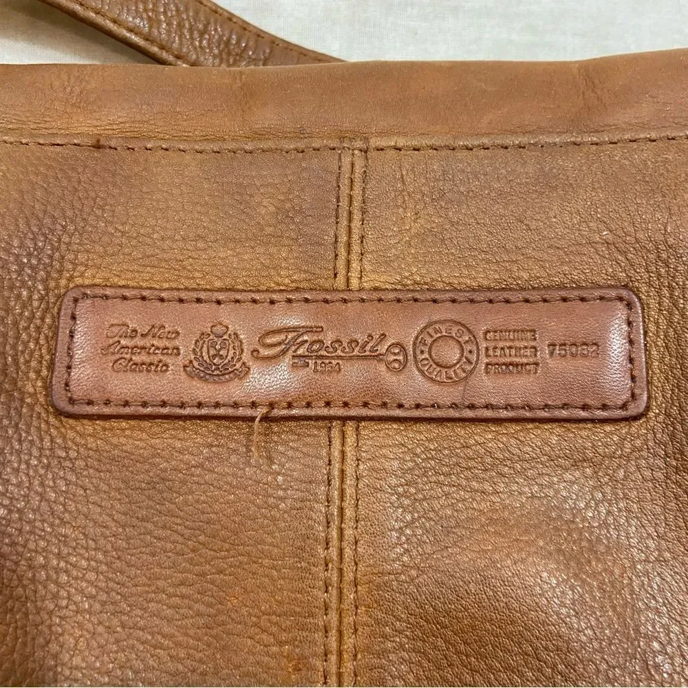 ‎Vintage Fossil Genuine Leather Crossbody Bag